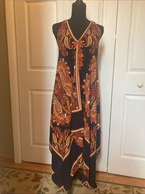 Sleeveless V-Neck Printed Maxi Dress in Black and Rust..size S